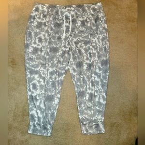 Livi Active 26/28 Grey and white tiedye joggers